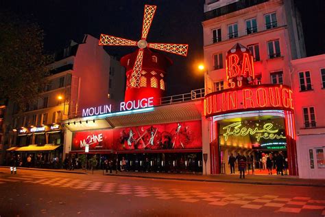 le moulin rouge is in which area of paris